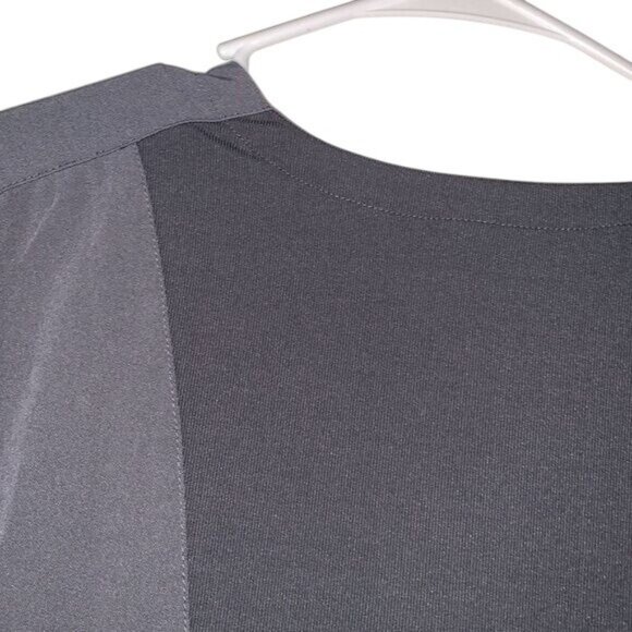 Aero  V-Neck Gray Scrub Top With Pockets For Women M - Picture 7 of 9